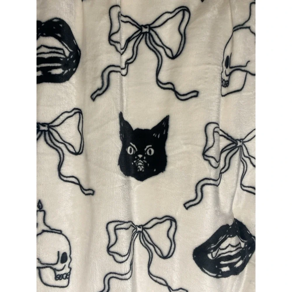 Rachel Roy Halloween Oversized Throw Blanket Cream 60x70 Bow Cat Bat Skull